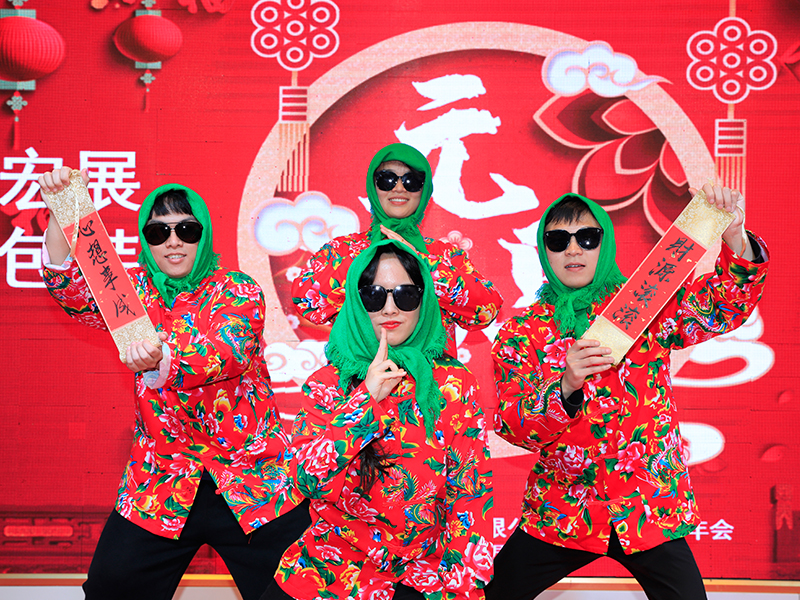 蛇年新禧，共繪華章